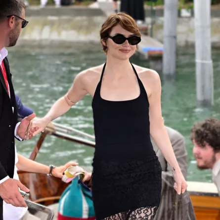 إيما ستون Emma Stone في مهرجان فينيسيا 2025 - (مصدر الصورة: Tiziana FABI / AFP)