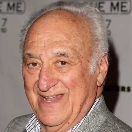 جيري أدلر  Jerry Adler مصدر الصورة Photo by STEPHEN LOVEKIN / GETTY IMAGES NORTH AMERICA / Getty Images via AFP