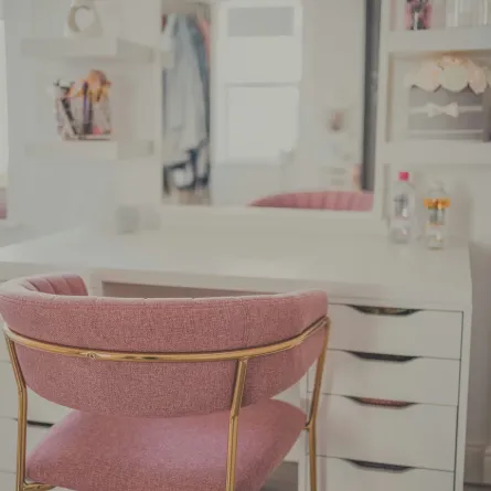 تسريحة أو طاولة زينة