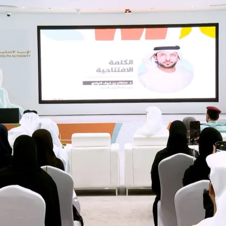 الدكتور سلطان النيادي وزير دولة لشؤون الشباب خلال كلمته الافتتاحية في صيف الإمارات - الصورة من وكالة الأنباء الإماراتية "وام"