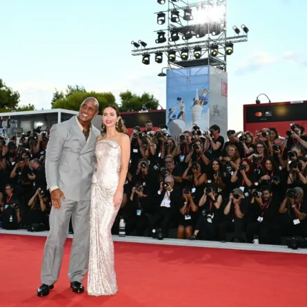 دواين جونسنون وإيميلي بلانت Dwayne Johnson and Emily Blunt، من مهرجان فينيسيا 2025. مصدر الصورة: Stefano RELLANDINI / AFP