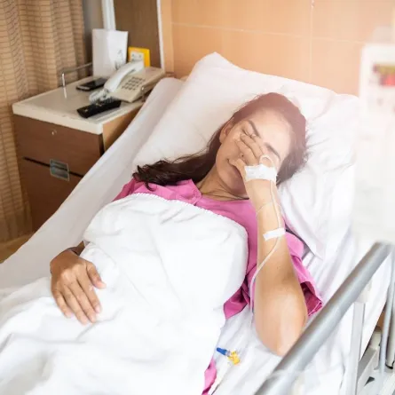 صورة لأم بعد الولادة القيصرية