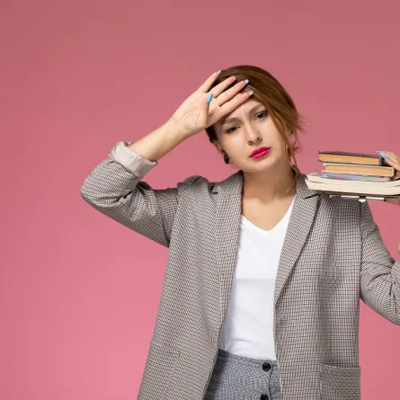 التوازن بين العمل والدراسة- الصورة من موقع Freepik