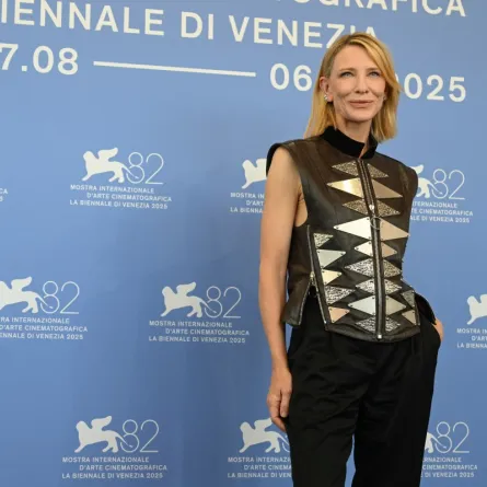 كيت بلانشيت Cate Blanchett في مهرجان فينيسيا السينمائي 2025 – مصدر الصورة (Photo by Tiziana FABI / AFP)