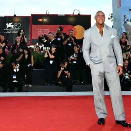 دواين جونسون Dwayne Johnson، من مهرجان فينيسيا السينمائي الدولي. مصدر الصورة: Stefano RELLANDINI / AFP