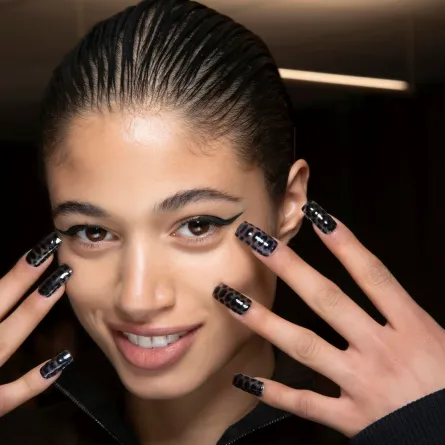 صيحة أظافر البولكا دوت