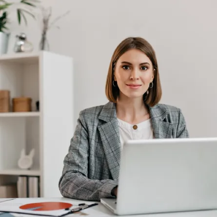 ميزات أنثى العذراء في العمل والإدارة