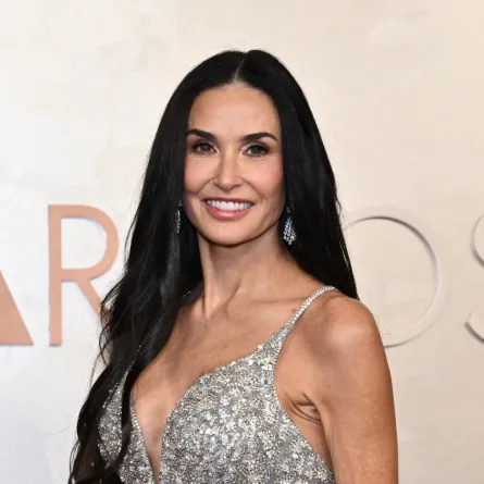ديمي مور في حفل توزيع جوائز الأوسكار السنوي السابع والتسعين ( Demi Moore at the 97th Annual Academy Awards ). مصدر الصورة:ANGELA WEISS / AFP