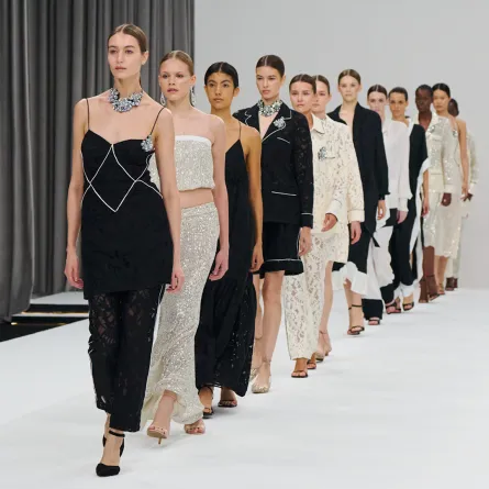 من عرض لو توينز Le Twins - الصورة من Launchmetrics/Spotlight ©