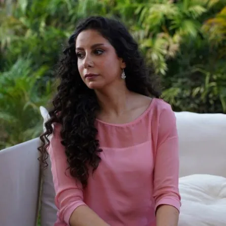 ياسمين رحمي في كواليس حكاية هند - الصورة من المركز الإعلامي للمسلسل