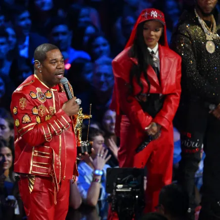 بوستا رايمز Busta Rhymes من حفل توزيع جوائز MTV VMAs 2025. مصدر الصورة: ANGELA WEISS / AFP