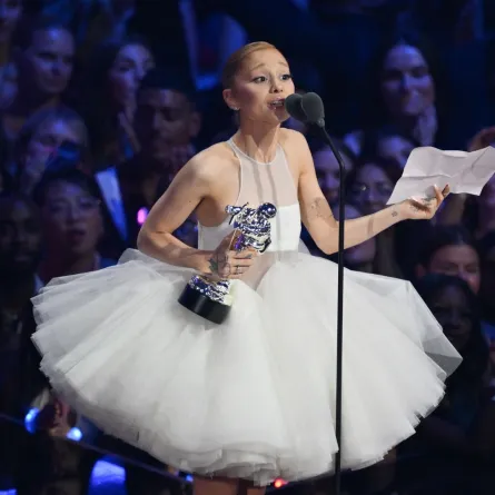 أريانا غراندي Ariana Grande من حفل توزيع جوائز MTV VMAs عام 2025. مصدر الصورة: ANGELA WEISS / AFP