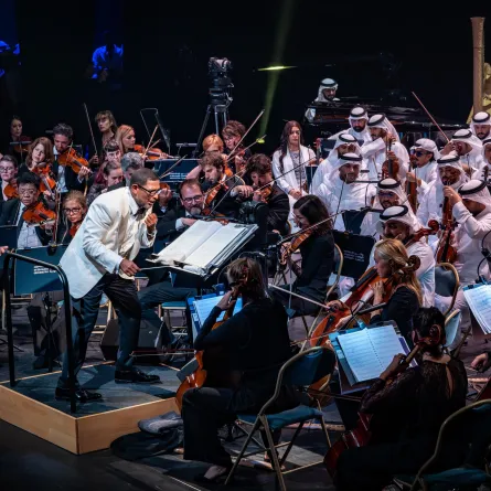 هاني فرحات يقود الأوركسترا دار الأوبرا الملكيَّة الفرنسية والأوركسترا السعودي بباريس- الصورة من المركز الإعلامي للمايسترو هاني فرحات