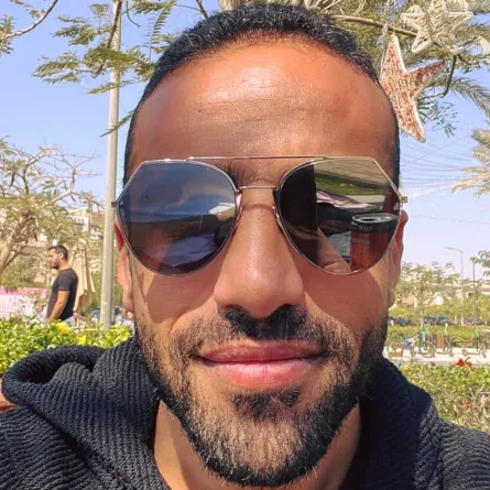 المطرب الراحل عمرو ستين - الصورة من حسابه على فيسبوك