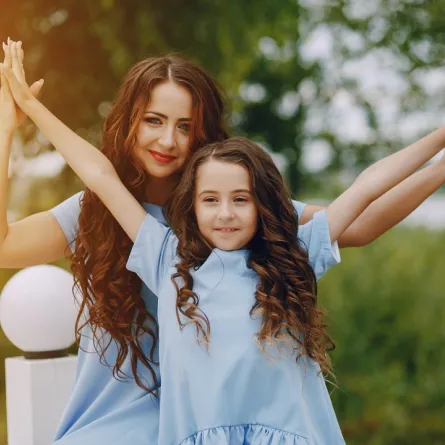 صورة لأم وطفلتها