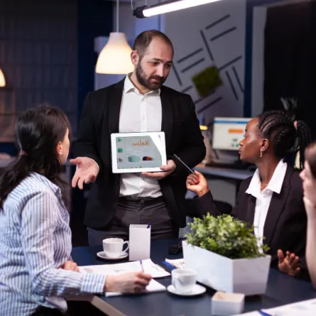 إدارة الأزمة يتطلب تفكير استراتيجي- المصدرfreepik