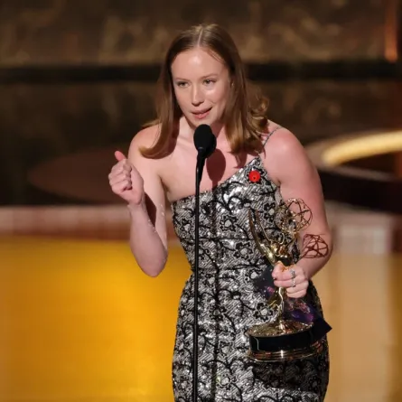 هانا إينبيندر Hannah Einbinder من حفل جوائز إيمي برايمتايم 2025. مصدر الصورة: KEVIN WINTER / GETTY IMAGES NORTH AMERICA / Getty Images via AFP