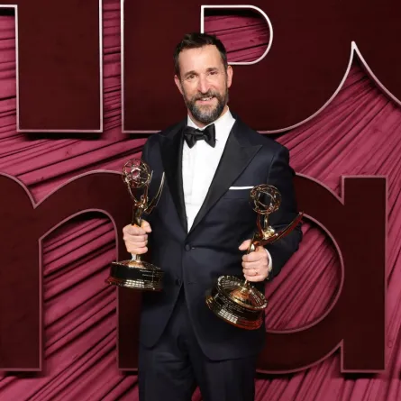 نواه وايل Noah Wyle، من حفل توزيع جوائز إيمي برايمتايم 2025. مصدر الصورة: Photo by EMMA MCINTYRE / GETTY IMAGES NORTH AMERICA / Getty Images via AFP