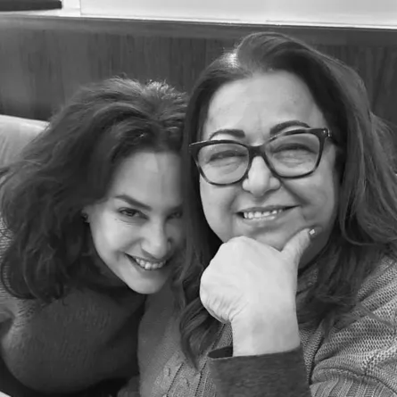 هند صبري مع والدتها الراحلة- الصورة من حسابها على فيسبوك