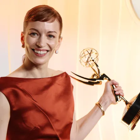 بريت لور Britt Lower من حفل جوائز إيمي برايمتايم 2025. مصدر الصورة:rederic J. Brown / AFP) / RESTRICTED TO EDITORIAL USE