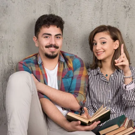 العلاقات العاطفية ظاهرة شائعة بين طلاب الجامعات