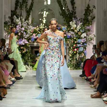 فستان من ناردوس Nardos - ملاحظة الصور من Launchmetrics/Spotlight ©