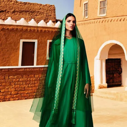  هنيدة الصيرفي - الصورة من حساب المصممة السعودية الرسمي على انستغرام