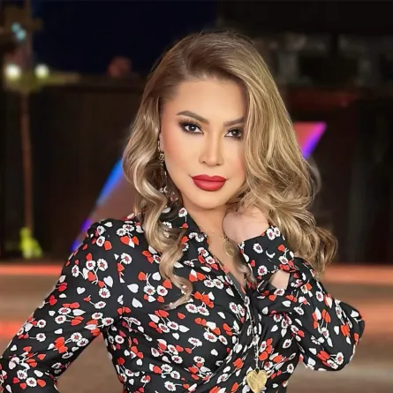 تسريحات شعر منسدلة على الظهر