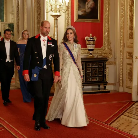 أمير وأميرة ويلز في حضور مأدبة رسمية في قلعة وندسور ( The Prince and Princess of Wales attend a state banquet at Windsor Castle ). مصدر الصورة: by Phil Noble / POOL / AFP