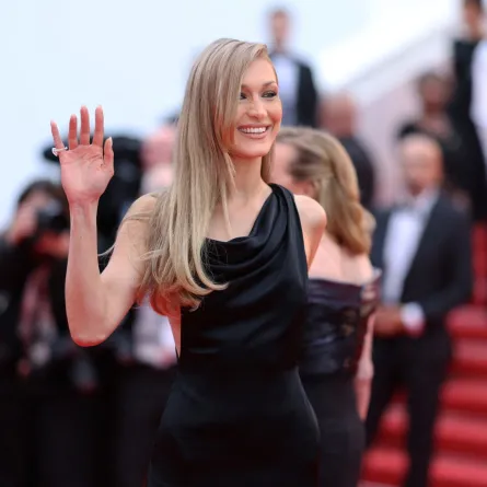 بيلا حديد في مهرجان كان السينمائي الدولي ( Bella Hadid at the Cannes Film Festival ). مصدر الصورة:  Sameer AL-DOUMY / AFP