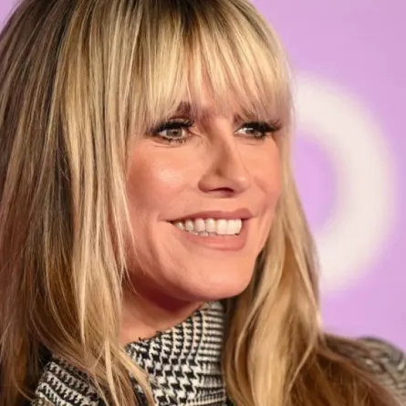 هايدي كلوم تصل لحضور حفل توزيع جوائز Green Carpet Fashion Awards في NeueHouse Hollywood، في لوس أنجلوس، كاليفورنيا Heidi Klum arrives for the Green Carpet Fashion Awards at the NeueHouse Hollywood, in Los Angeles, California - مصدر الصورة: (Photo by Patrick T. Fallon / AFP)