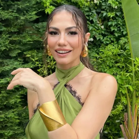 ديميت أوزديمير demit Ozdemir - الصورة عبر حسابها الرسمي على إنستغرام