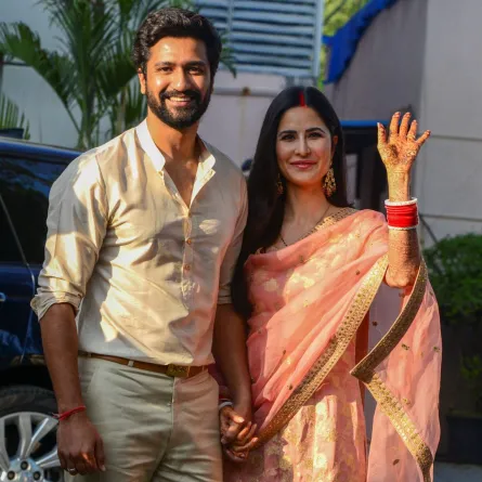 فيكي كوشال وكاترينا كيف (Vicky Kaushal and Katrina Kaif in Mumbai). مصدر الصورة: Sujit JAISWAL / AFP