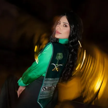 مكياج وشعر النجمات في اليوم الوطني السعودي 95