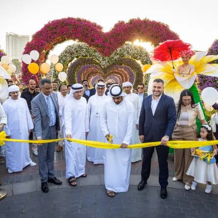 الشيخ ذياب بن طحنون بن محمد آل نهيان، رئيس مجلس إدارة مجموعة "ميراكل جاردن" يفتتح الموسم الرابع عشر لدبي ميراكل جاردن. مصدر الصورة (مكتب دبي الإعلامي)