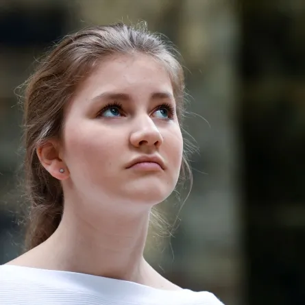 الأميرة إليزابيث في دير فيليرز في فيليرز لا فيل (Princess Elisabeth at the Villers Abbey in Villers-la-Ville). مصدر الصورة: FREDERIC SIERAKOWSKI / various sources / AFP