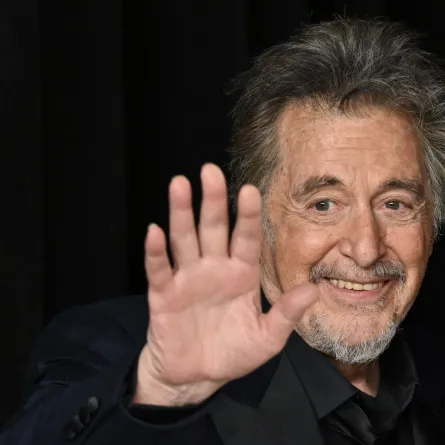 أل باتشينو Al Pacino waves as he leaves the press room during the 96th Annual Academy Awards at the Dolby Theatre in Hollywood (Photo by Robyn BECK / AFP)