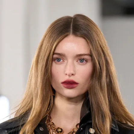 صيحات مكياج وتسريحات شعر في أسبوع ميلانو 2026