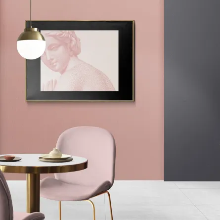 غرفة معيشة مميزة بألوانها