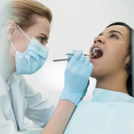 رؤيا خلع السن في المنام - مصدر الصورة: Unsplash by getty images  