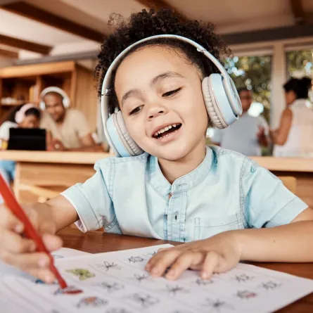 هل يمكن أن يتعلم طفلي نطق لغتين مختلفتين