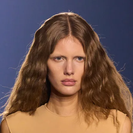 علاج الشعر في أكتوبر الوردي