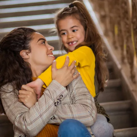 صورة لأم مع ابنتها