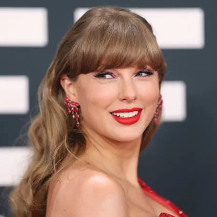 تايلور سويفت Taylor Swift في حفل توزيع جوائز غرامي 2025. مصدر الصورة: Matt Winkelmeyer/Getty Images for The Recording Academy/AFP