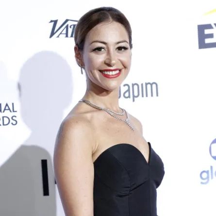 منة شلبي Menna Shalabi في حفل توزيع جوائز إيمي 2021. مصدر الصورة: Arturo Holmes/Getty Images/AFP