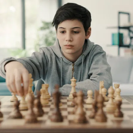 صورة هواية المراهق بالشطرنج
