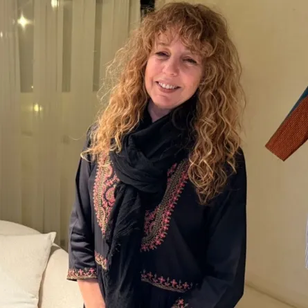 مصممة الأزياء السينمائية كاتينا لوكر