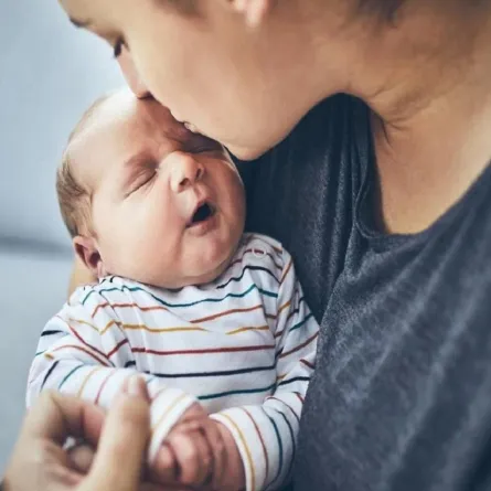 صورة لأم ومولودها