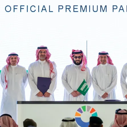 خلال توقيع الاتفاقية بين الخطوط السعودية والهيئة العامة للترفيه. مصدر الصورة الحساب الرسمي لـ Saudia Group على منصة x