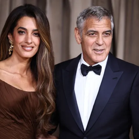 جورج وأمل كلوني George Clooney and Amal Clooney في حفل The Albies 2025. مصدر الصورة:  HENRY NICHOLLS / AFP